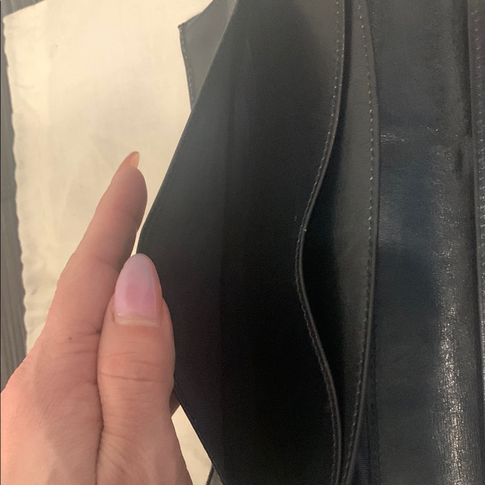 Gucci Black and Red Wallet with Iconic Design - Picture 5 of 7